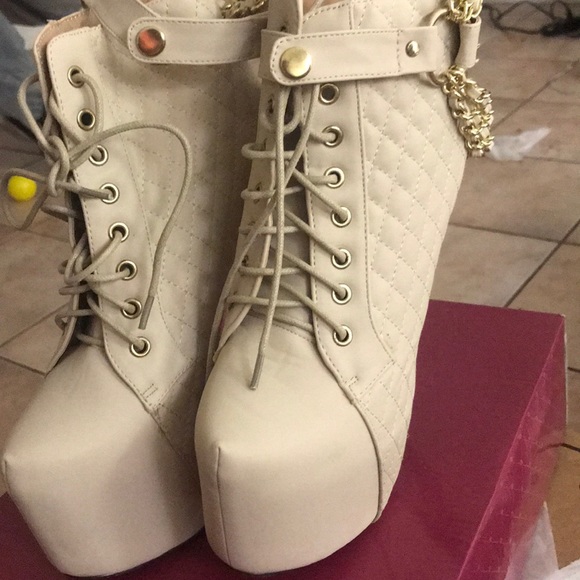 High heels - Picture 3 of 7